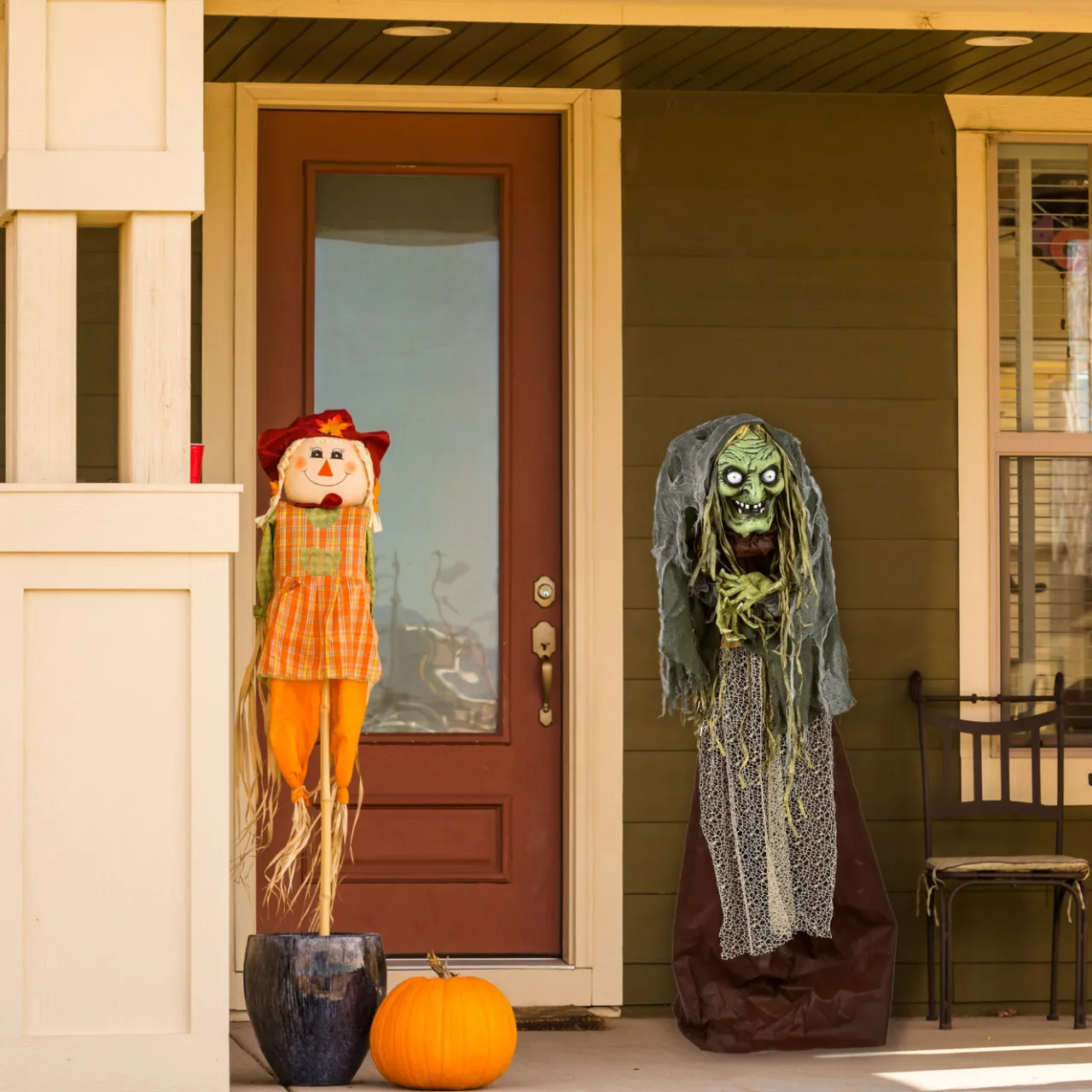 Outlet National Tree Company 59 in. Halloween Pre-Lit Sound Activated Animated Scary Green Witch with LED Lights